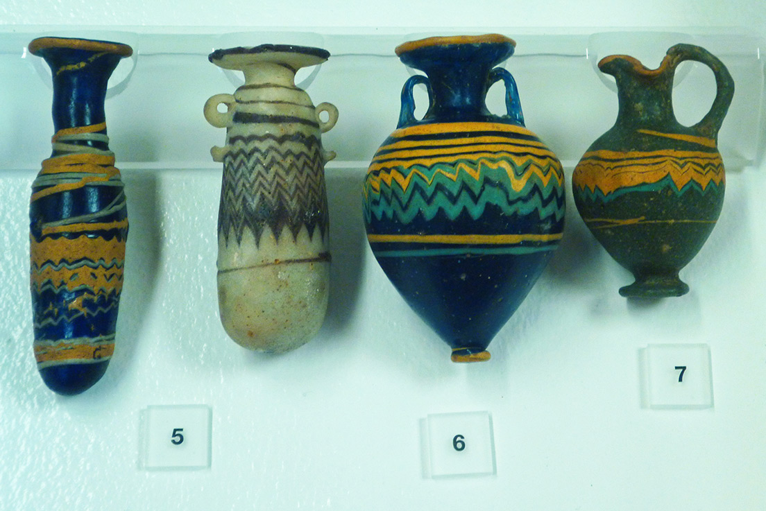 Illatszeres üvegcsék az i. e. 6–4. századból